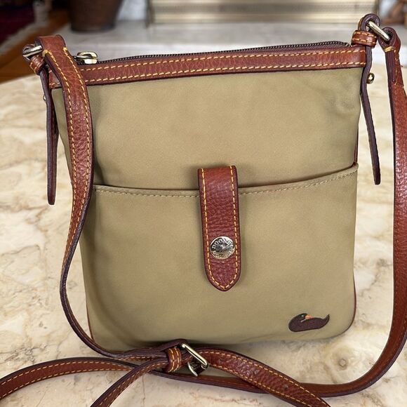 Dooney & Bourke Crossbody Bag Nylon & Leather Duck Logo - Picture 3 of 16